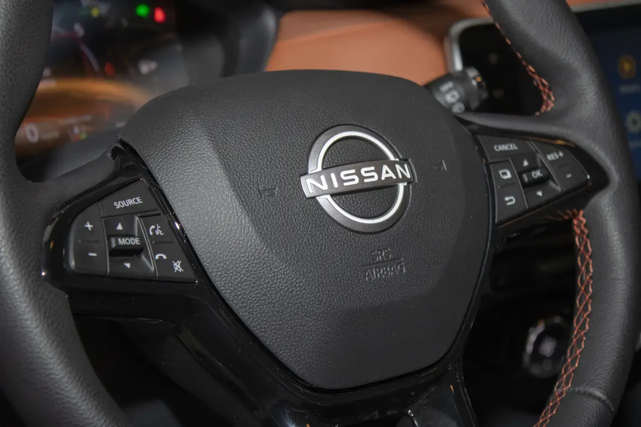 Volante de un automóvil Nissan