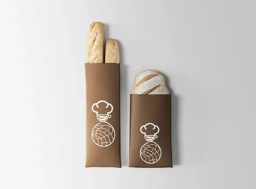 Panes en bolsas con el logo de Chantli