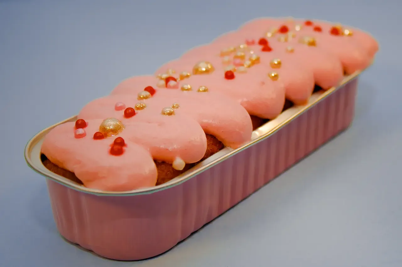 Postre de fresa con perlas de azúcar