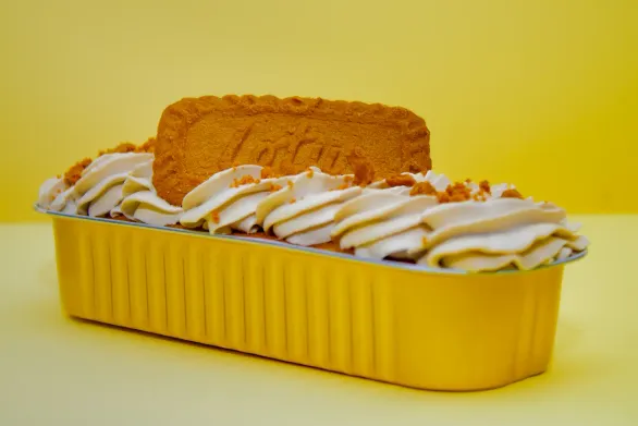 Postre con galleta decorada